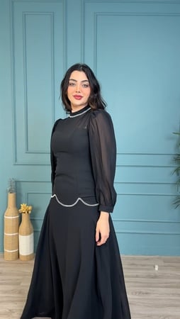 فستان عيد طويل بتفاصيل كريستال خصر أناقة راقية من ريڤــان