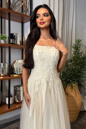 فستان عيد ميدي  فاخر بتصميم أنثوي ناعم  من ريڤــان