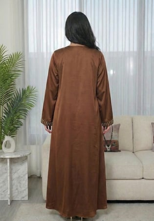 جلابية رمضانية فاخرة بتطريز كريستالي من ريڤــان