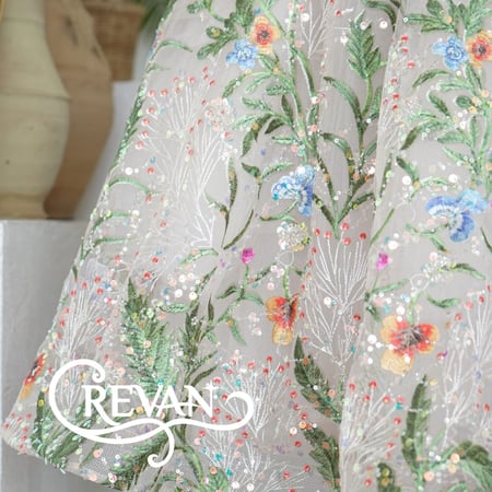 فستان سهره قصير يتحلى بجاذبية خاصة من ريڤان