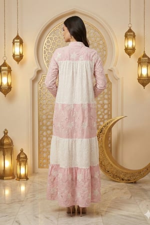 جلابية رمضانية بتطريز ناعم وقصة طبقات من ريڤــان