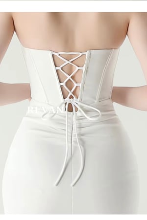 فستان سهرة فاخر بقصة كورسيه وتطريز جذاب من ريفان