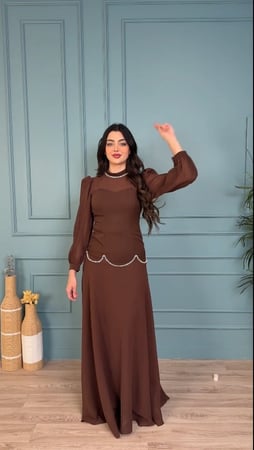 فستان عيد طويل بتفاصيل كريستال خصر أناقة راقية من ريڤــان