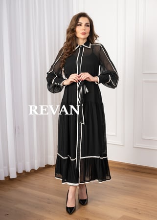 فستان أنيق بتصميم كلاسيكي ولمسات عصرية