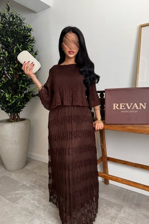 فستان عيد طويل تصميم أنثوي راقي بإحساس فاخر من ريڤــان