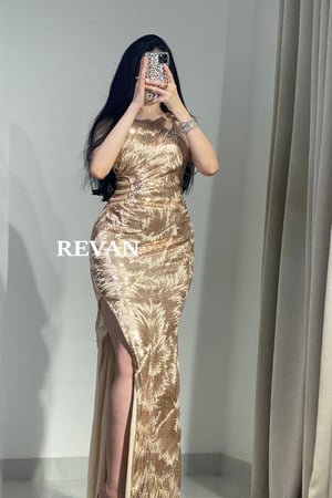 فستان سهرة ترتر فاخر كتف واحد فتحة جنب من ريفان