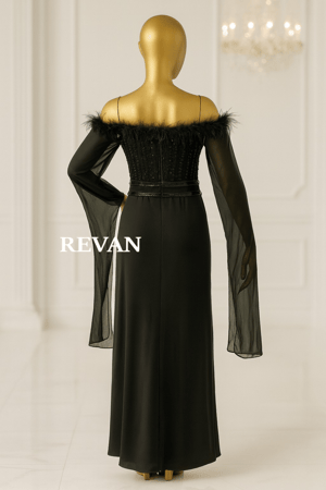 فستان سهرة فاخر من ريڤــان باللون الأسود بتطريز لامع وريش فاخر