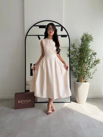 فستان عيد ميدي بقصة كلاسيكية تصميم أنثوي من ريڤــان