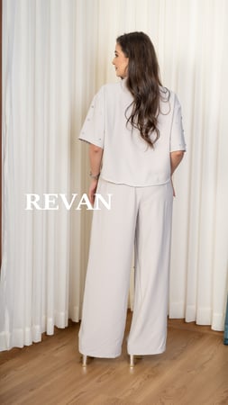 طقم كاجوال أنيق بتفاصيل ناعمة