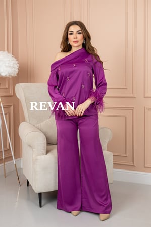 طقم مكون من بلوزة بنطلون بتصميم عصري فريد