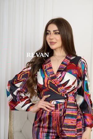 طقم انثوي راقي بالوان متداخلة من ريفان