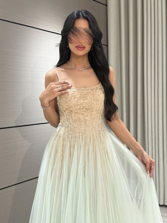 فستان عيد ميدي  أنيق بتطريز فاخر