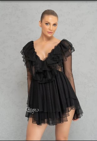 فستان اسود كشكش تل  قصير