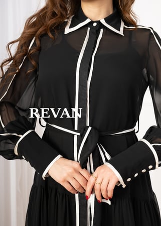 فستان أنيق بتصميم كلاسيكي ولمسات عصرية