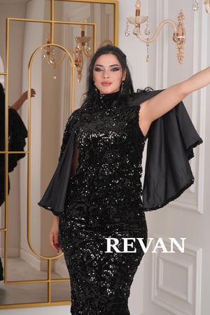 بلوزة مشجرة بالترتر