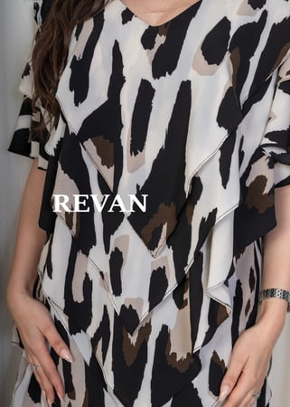 فستان أنيق بتصميم انسيابي ولمسات عصرية