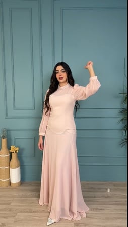 فستان عيد طويل بتفاصيل كريستال خصر أناقة راقية من ريڤــان