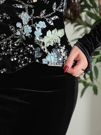 فستان سهرة بتصميم كورسيه مع أكمام منفصلة من ريڤــان