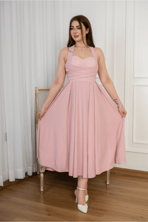 فستان وردي ناعم بتصميم كلاسيكي راقٍ