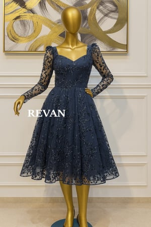 فستان ميدي فاخر مطرز بأكمام شفافة من ريڤــان