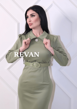 فستان أنيق بتصميم كلاسيكي ولمسات عصرية