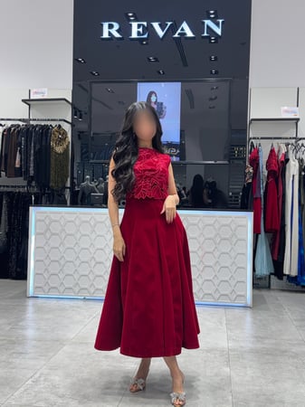 فستان عيد ميدي مطرز  تصميم انثوي فاخر من ريڤــان