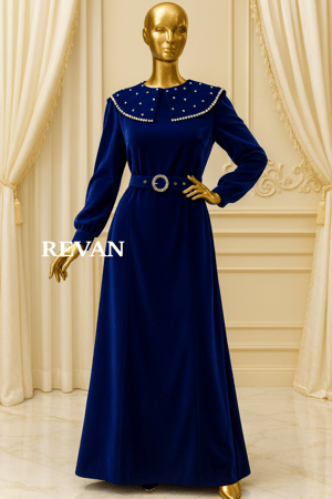 فستان سهرة فاخر من ريڤــان كحلي بياقة لؤلؤية وحزام أنيق