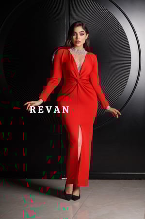 فستان أنيق بتصميم ملتف ورقبة مرصعة بالكريستال