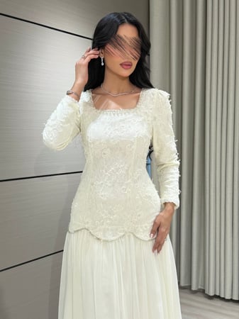 فستان عيد ميدي أنيق بتطريز ناعم وأكمام طويلة من ريڤــان