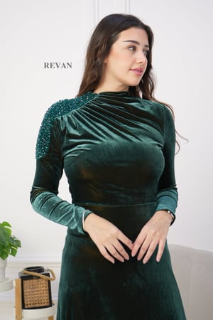 فستان قطيفه تطريز جنب