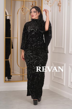 بلوزة مشجرة بالترتر