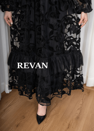 فستان فاخرة بتصميم مخملي