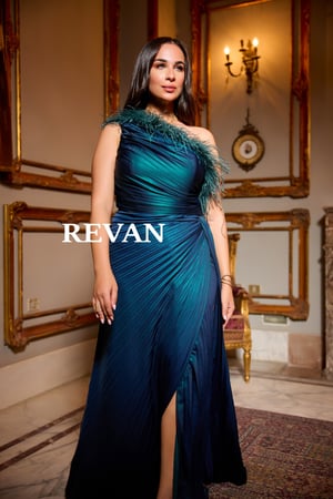 فستان سهرة بكتف واحد بطيات مائلة وتزيين ريش