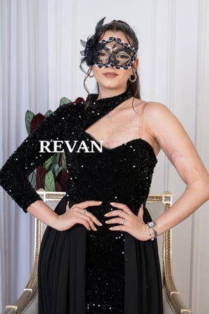 فستان سهرة أسود بترتر فاخر وتفصيل مميز