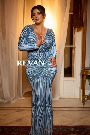 فستان سهرة مطرز بنقشة بأكمام طويلة