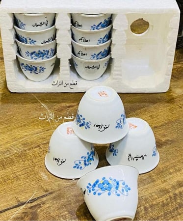 فناجيل قديمة وارد العساف مكتوب عليها "أهلا بكم في الشمال"  السعر للدرزن ١٢ فنجال