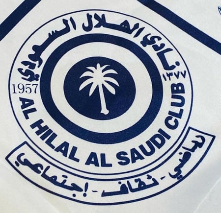 منديل بشعار نادي الهلال القديم حجم ٥٠*٥٠ سم تقريباً؛ مصنوع من البوليستر