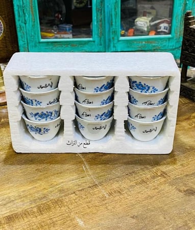 فناجيل قديمة وارد العساف مكتوب عليها "أهلا بكم في الشمال"  السعر للدرزن ١٢ فنجال