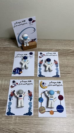 كرت رائد فضاء مع محايه