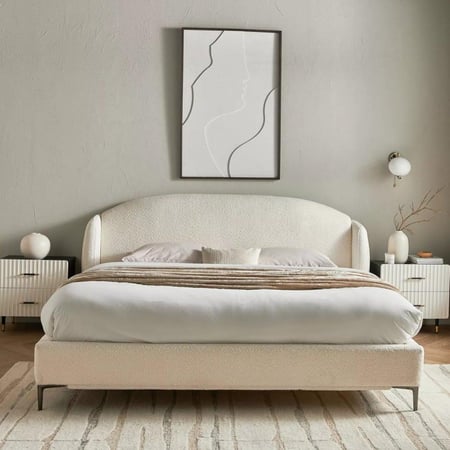 سرير جولدن منجد بقماش بوكليه بلون بيج