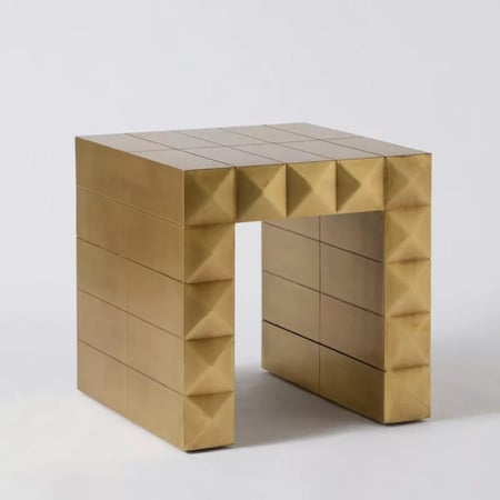 طاولة جانبية كورلينا مربعة مطلية بالنحاس