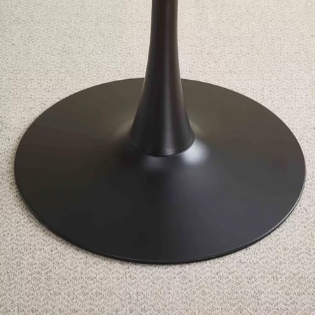 طقم طاولة سفرة مستديرة حجر ملبد بقاعدة معدن اسود مع مقعدين قماش رمادي بهيكل معدن - من كورزانا