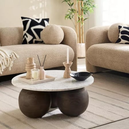 طاولة قهوة ميرڤيسّا بسطح من الرخام الأصلي وقاعدة من الخشب الصلب بني