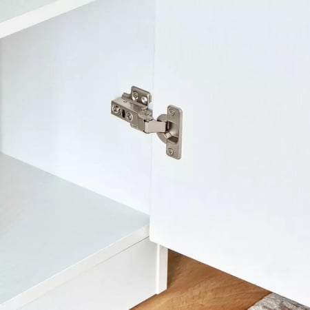 خزانة ملابس ببابينو 4 رفوف لون ابيض من فورنِليا