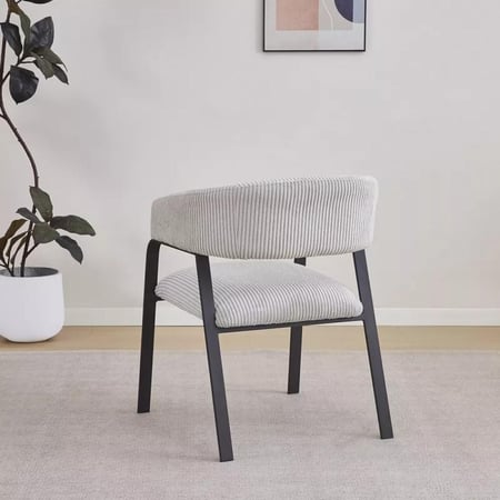 طقم طاولة سطح أحجار متكلسة مقعدين قماش لون رمادي بأرجل معدن اسود - من أفلينا