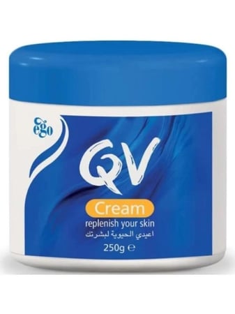 QV | كريم ترطيب البشرة الجافة والحساسة – ترطيب طبي عميق يدوم طويلاً – 250 جم