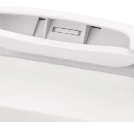 مدخل ماء مزود بغطاء