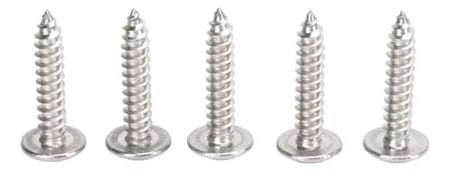 مدخل ماء مزود بغطاء