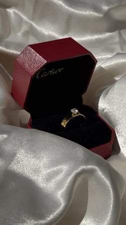 خاتم سوليتير من مجموعة LOVE