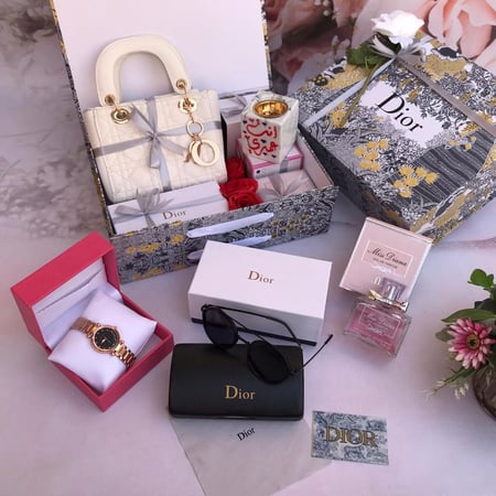 بوكس نسائي فاخر ديور مع خيارات إهداء حسب الطلب